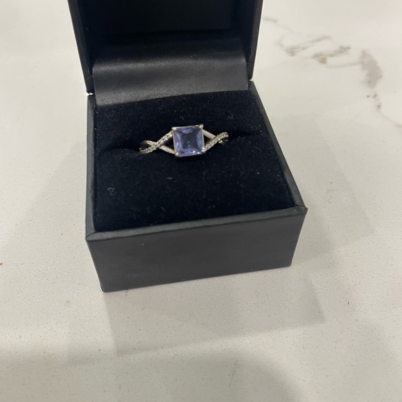 Womans ring - Picture 5 of 5